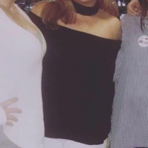 Off shoulder top with choker